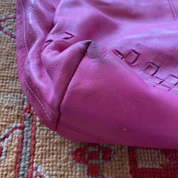 BOTTEGA VENETA | Hot Pink Summer Totebag - Picture 5 of 13